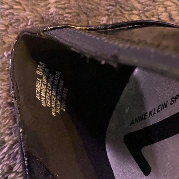 Used Mis-Matched pair of Anne Klein Abell Flats - Picture 3 of 5